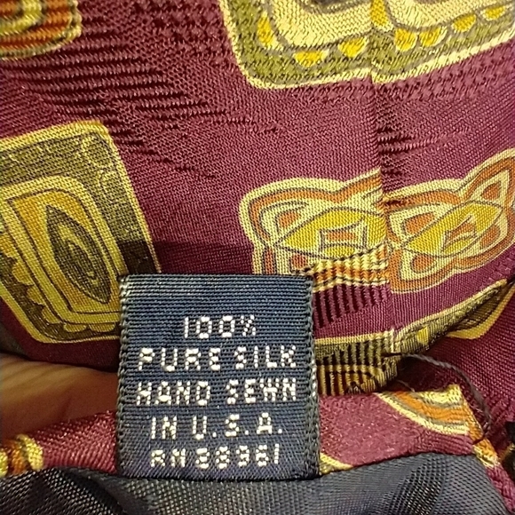 VINTAGE BURBERRYS OF LONDON SILK TIE - Picture 7 of 7